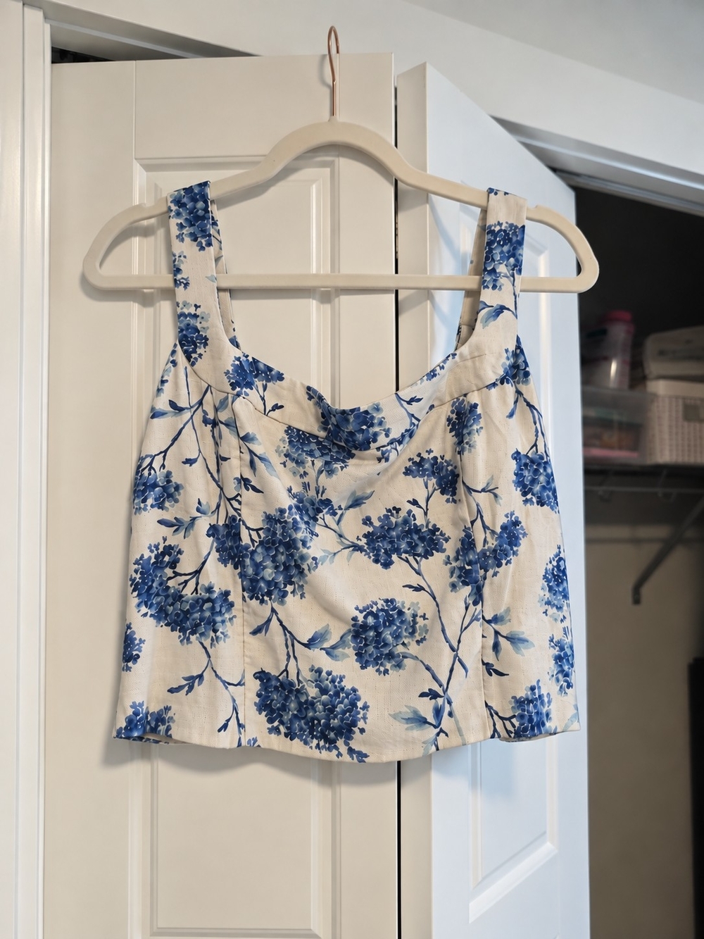 Abercrombie & Fitch White Crop Tank with Blue Floral Print